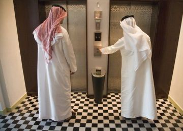 Viagem às frestas do hermetismo saudita, em cinco relatos breves