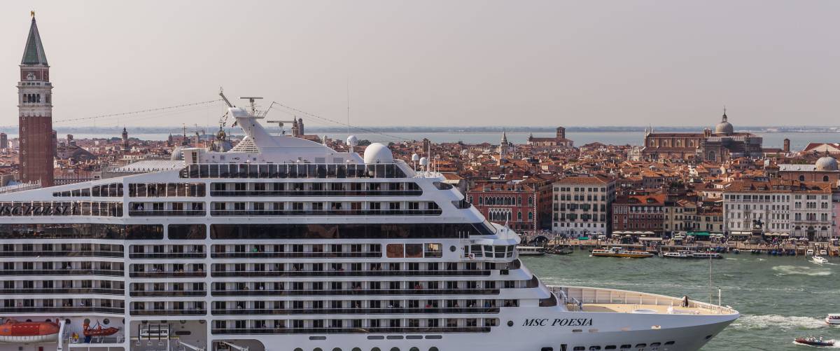 Crucero entrando en la ciudad de Venecia.
