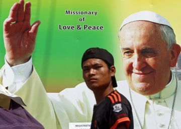 Papa se reúne com o chefe do Exército em seu primeiro dia de visita a Myanmar