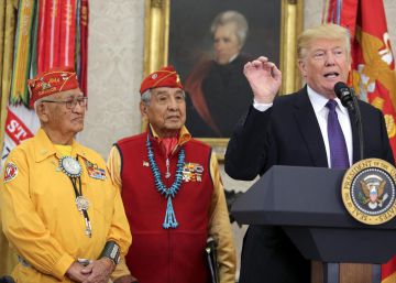 Trump ataca una senadora dient-li “Pocahontas” durant un acte oficial amb indis americans