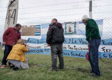 El Ara San Juan cumple un mes perdido y las familias de los 44 aún esperan un milagro