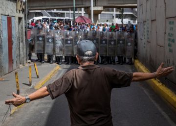 Un policía venezolano mata a una joven embarazada durante la entrega de jamones navideños