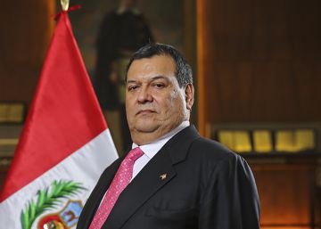 Renuncia el ministro de Defensa de Perú tras el indulto a Fujimori