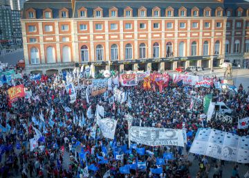 Miles de argentinos marchan contra el beneficio del arresto domiciliario a represores