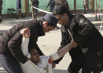 Almenys 95 morts i 158 ferits en esclatar una ambulància bomba a Kabul