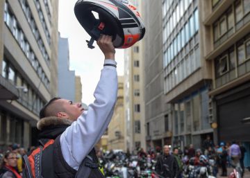 Los hombres no podrán viajar en moto de acompañante en Bogotá