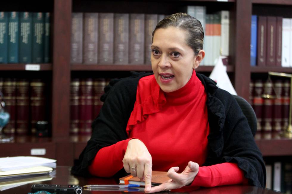 Adriana Favela, consejera del INE, en su oficina.