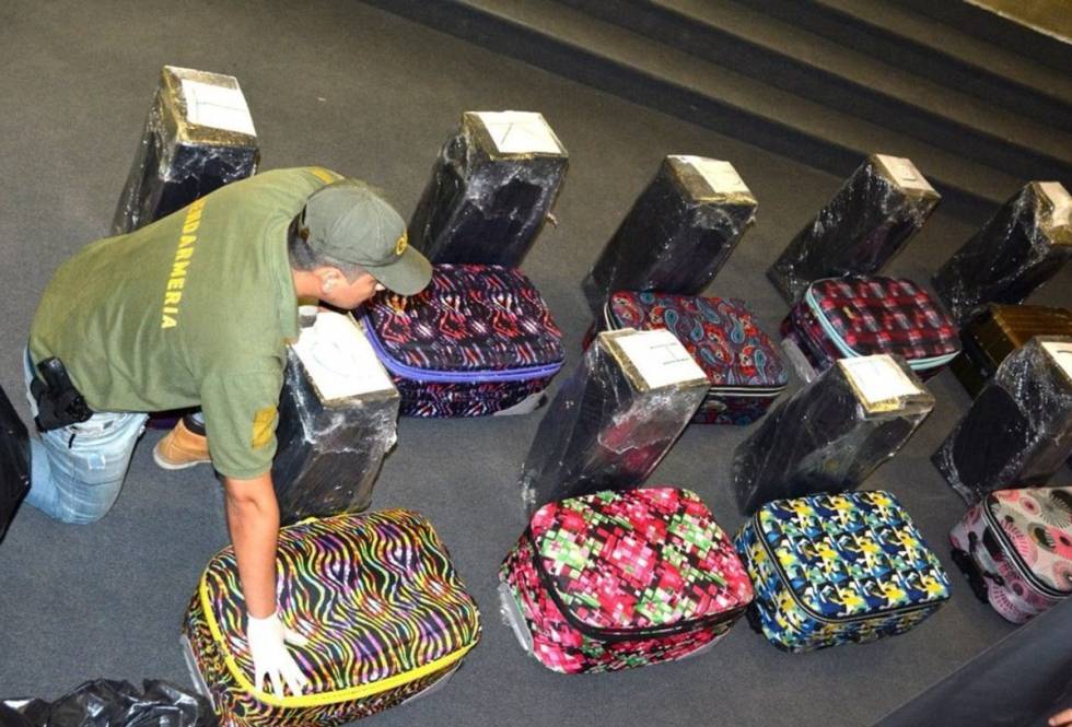 Las valijas descubiertas en la embajada rusa cargadas de cocaína.