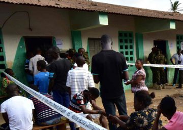 Sierra leona elige al presidente que deberá reconstruir el país
