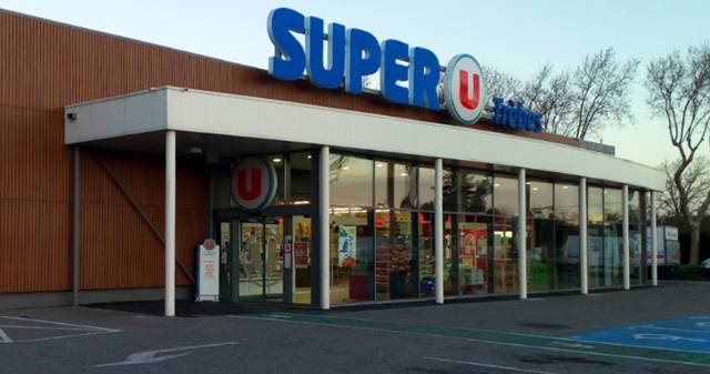 Entrada del supermercado francés donde se ha producido el ataque este viernes.