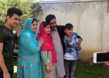 Malala volta à sua cidade no Paquistão pela primeira vez desde atentado