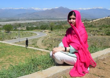 Malala vuelve a su pueblo en Pakistán por primera vez desde su atentado