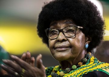 Mor Winnie Mandela, activista contra l’‘apartheid’, als 81 anys