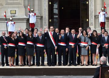 Vizcarra nombra en Perú un Gabinete de continuidad