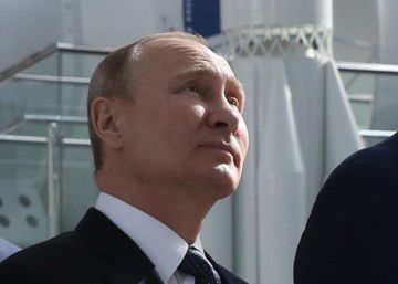 Putin visita una exposición de misiles en Moscú.