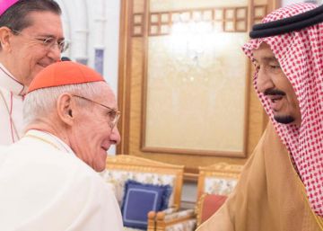 El rey Salmán recibe a un enviado del Papa