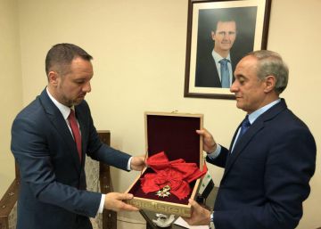 Bachar el Asad devuelve la Legión de Honor a Francia