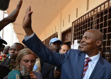 ¿Qué hacen fuerzas especiales rusas protegiendo a un presidente africano?