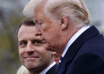 El presidente de Francia, Emmanuel Macron, mira a Trump.