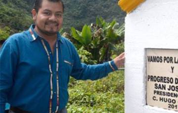 El alcalde de San José Tenango, Hugo García.