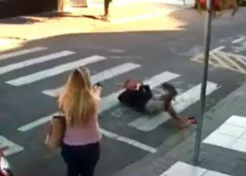Brasil condecora a una policía que mató a tiros a un atracador en la puerta de un colegio