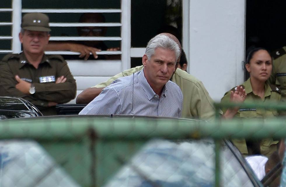 El presidente Miguel Díaz-Canel este sábado en el Instituto de Medicina Legal en La Habana.