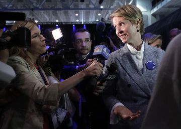 Hillary Clinton da la espalda a la actriz Cynthia Nixon en la batalla por Nueva York