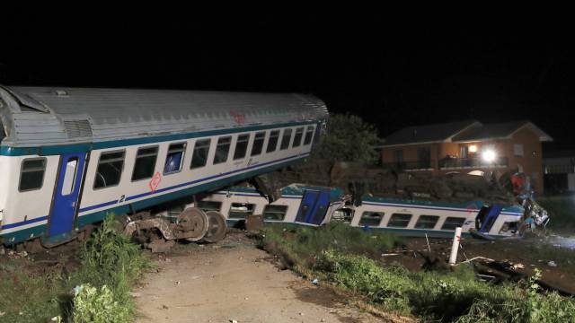 El tren descarrilado en Italia.