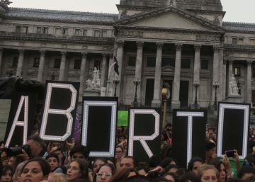 Una niña de 10 años violada y embarazada agita el debate sobre el aborto en Argentina