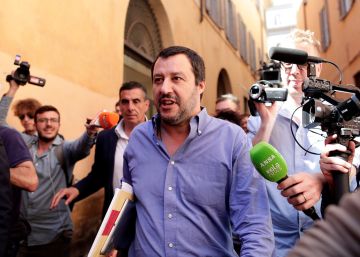 El pulso de la Liga por mantener a un euroescéptico como ministro tensa la formación de Gobierno en Italia