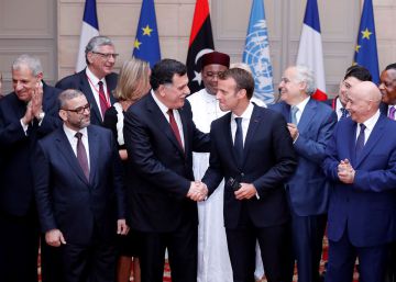 Macron impulsa un incierto acuerdo para celebrar elecciones en Libia