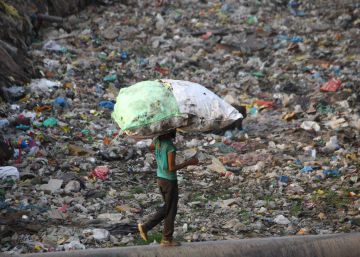India busca reducir los 10 millones de toneladas de desechos plásticos que genera cada año