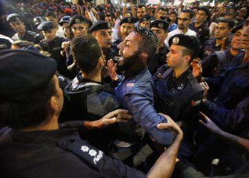 El rey de Jordania ordena revisar la reforma fiscal para frenar las protestas