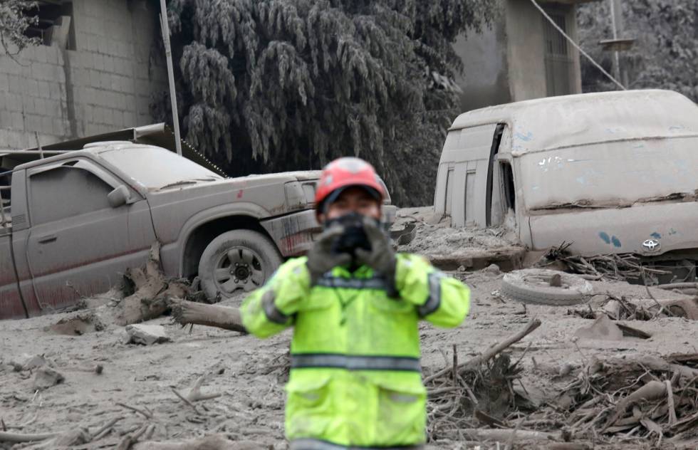 El Volcán de Fuego reactiva su actividad — Guatemala en Alerta El Volcán de Fuego reactiva su actividad — Guatemala en Alerta