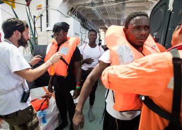 Conflicto entre Francia e Italia por la acogida de los rescatados por el ‘Aquarius’