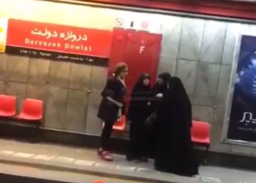 “Me visto como quiero, no es asunto de ustedes”: así se rebelan las mujeres de Irán contra el velo obligatorio