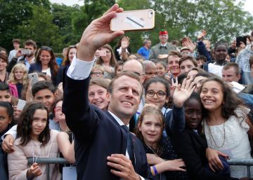 La bronca de Macron a un adolescente por llamarle ‘Manu’