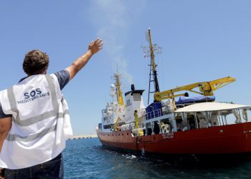 El ‘Aquarius’ zarpa desde Valencia para volver a aguas internacionales