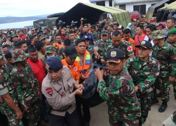 Al menos 186 personas desaparecidas tras un naufragio de un ferry en Sumatra