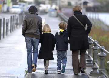 Relevada la funcionaria francesa que afirmó que las parejas gais solo deberían adoptar “niños atípicos”