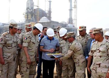 Egipto acelera la construcción de su nueva capital en el desierto