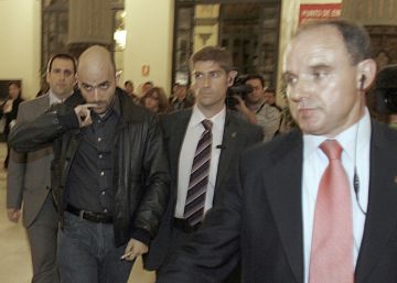 Salvini amenaza a Saviano con retirarle la escolta tras sus críticas