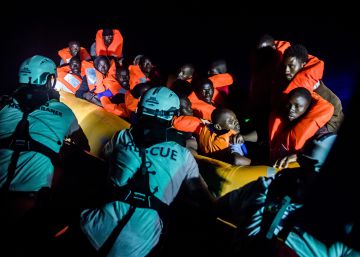Salvini deja en el mar otro barco con 224 personas a las que llama “carne humana”
