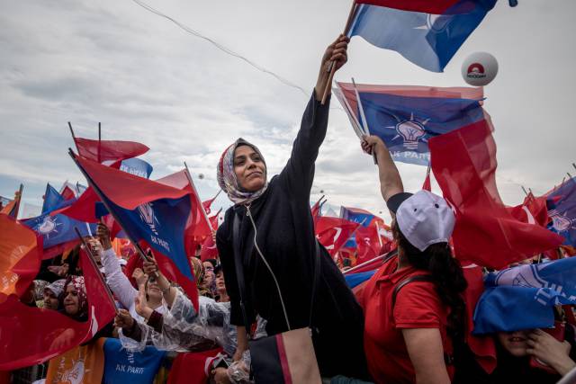 Simpatizantes del presidente Erdogan durante un acto de su campaña electoral el pasado domingo en Estambul.