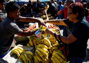 Maduro triplica el salario mínimo y lo sitúa en un dólar al mes