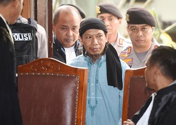 Indonesia condena a muerte a un clérigo radical vinculado a ISIS