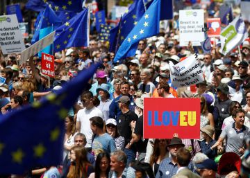 Miles de personas exigen en Londres votar sobre los términos del Brexit