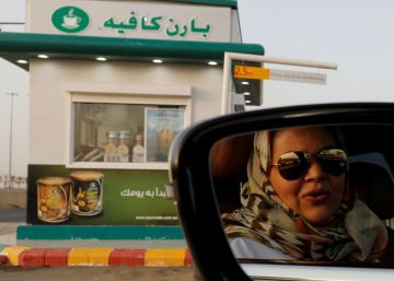 Cientos de flamantes conductoras salen a las calles de Arabia Saudí