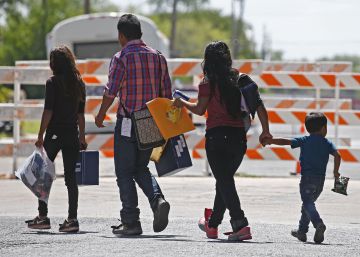 Un juez ordena reunificar a las familias de inmigrantes separadas en la frontera