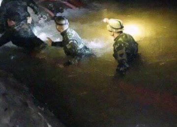 O complicado resgate dos meninos em uma caverna da Tailândia, que pode demorar meses